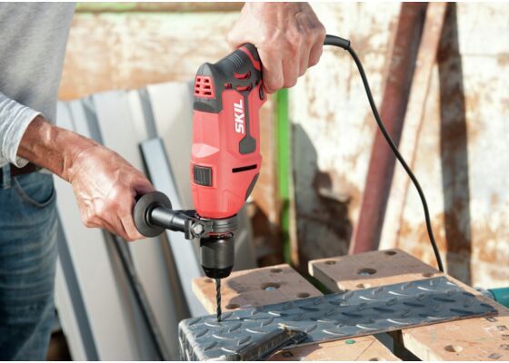 SKIL 6725 GA Iskuporakone 710 W laukulla