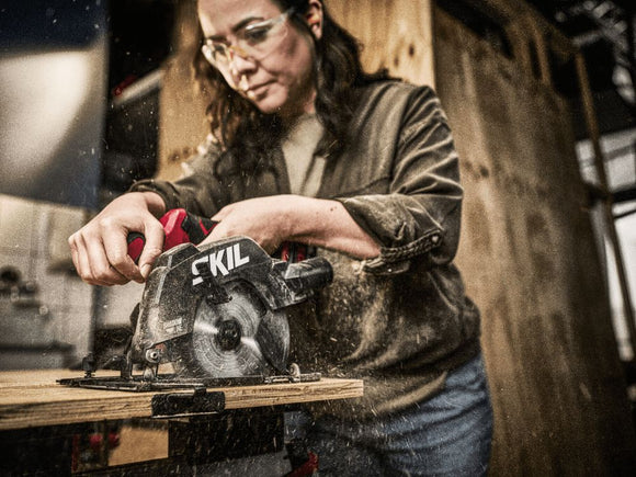 SKIL 3551 AB Hiiliharjaton akkusaha 4 Ah akulla