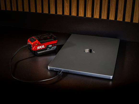 SKIL 3144AA 4 Ah akku USB-C liitännällä. Virtaa myös läppärille.